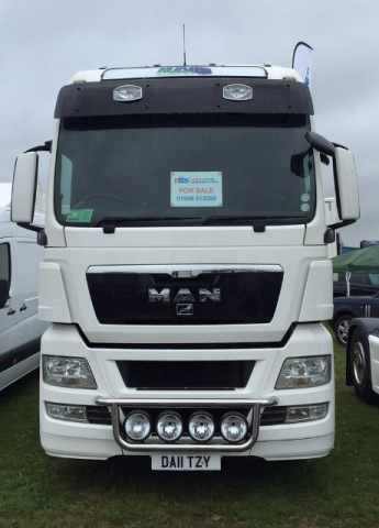 MAN TGA/TGX “XXL” Spezial Sonnenblende inkl. 2x Ausschnitte für Scheinwerfer