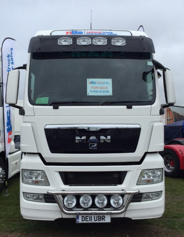 MAN TGA/TGX “XXL” Spezial Sonnenblende inkl. 4x Ausschnitte für Scheinwerfer